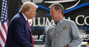 Тръмп се появи за първи път заедно с губернатора на щата Джорджия, след като двамата съпартийци се помириха