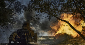 Украинската армия обяви, че е поразила петролен склад в окупираната от Русия Луганска област