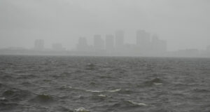 Ураганът "Милтън" може да струва на застрахователите до 100 милиарда долара, смятат анализатори