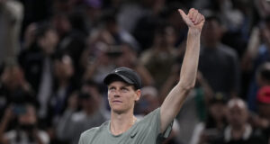 Яник Синер надви Карлос Алкарас и спечели демонстративния турнир по тенис в Саудитска Арабия