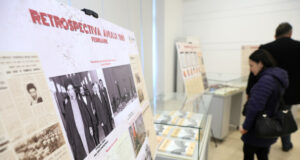 Аджерпрес: Изложба „Ретроспектива на 1989 г.“ – снимки, новинарски текстове и документи, беше открита в библиотеката на Румънската академия