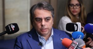 Ако "Да, България" или БСП преосмислят позицията си, още днес може да бъде избран председател на Народното събрание, каза Асен Василев