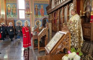 "Ако ще бъдем с Бога, то страх в нашите сърца не трябва да има", каза отец Андрей в проповедта си в храма "Св. Три Светители" в Шумен