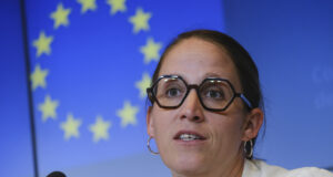 Никол де Мур