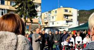 Близо 50 производители и занаятчии участваха в първия фермерски пазар в Гурково