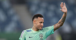 Бразилската футболна звезда Неймар се контузи във втория мач след завръщането си на терена