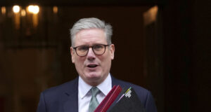 Британският премиер Стармър призова за отношения на уважение с Китай на среща с президента Си