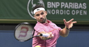 Григор Димитров победи трудно представителя на домакините Артур Риндеркнех и се класира за четвъртфиналите на турнира по тенис от сериите Мастърс 1000 в Париж