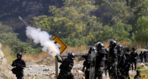 ДОПЪЛНЕНА
                                                                                                Въоръжена група в Боливия превзе военен обект на фона на поредното изостряне на политическата обстановка