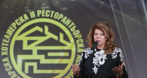 ДОПЪЛНЕНА
                                                                                                Културата и историята на България най-добре могат да се представят през туризма, заяви вицепрезидентът Илияна Йотова