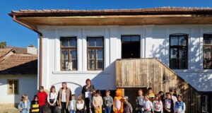 Деца и възрастни отбелязаха заедно 127-мата годишнина от рождението на Асен Разцветников в родната му къща в село Драганово