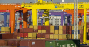 Доналд Тръмп вдига залозите с нови мита срещу Китай, Канада и Мексико