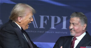 Доналд Тръмп поздравява Силвестър Сталоун