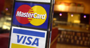 Еврокомисията разследва таксите на "Виза" и "Мастъркард", според Ройтерс