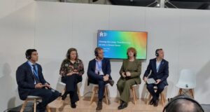 Изкуственият интелект едновременно помага за борбата с климатичните промени и допринася за тях, коментираха експерти на СОР29