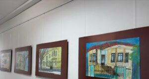 Изложбата „Старите къщи на Добрич“ е подредена в Окръжен съд – Добрич