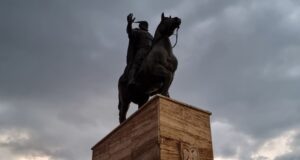 Индиценти при отбелязването на Деня на албанското знаме в Северна Македония предизвикаха политически реакции в страната