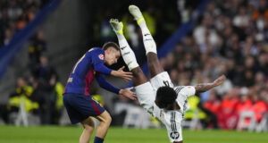 Испанската полиция е арестувала трима футболни привърженици заради проява на дискриминация по време на дербито между Реал Мадрид и Барселона