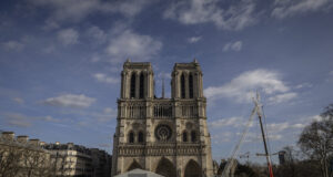 Катедралата "Нотр Дам" обедини хиляди анонимни дарители след опустошителния пожар