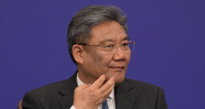 Китай призовава Франция да тласне ЕС към приемливо решение за електрическите превозни средства