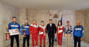 Кметът на Шумен награди местни състезатели, спечелили медали от Европейското първенство по карате „Киокушин“ и Балканиадата по борба