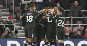 Ливърпул се намира в мечтана позиция за атака на титлата в английското първенство, категоричен е бившият халф на отбора Джейми Реднап за Sky Sports