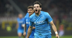 Манчестър Юнайтед се интересува от привличането на Кварацхелия