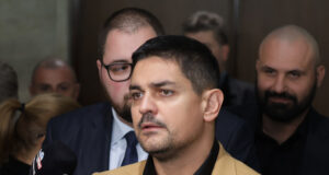 Обединение на политическите партии в "антикорупционно мнозинство срещу Борисов и Пеевски" предложи отново Радостин Василев