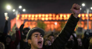 Около 2000 души протестираха в Букурещ срещу класирането на Джорджеску на втория тур на президентските избори