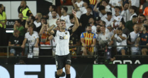 Отборът на Валенсия победи Бетис в първия си официален мач след наводненията в района