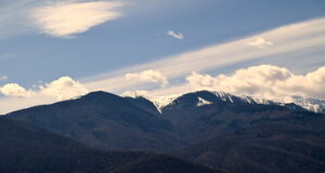 Подходящи са условията за туризъм в по-ниските части на планините, съобщиха от Планинската спасителна служба на БЧК