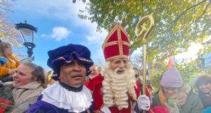 Пристигането на Синтерклаас, стара нидерландска традиция, бе белязано от протести