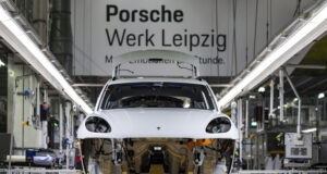 Рязък спад на производството и сектора на услугите в еврозоната показва индексът на мениджърите по доставките