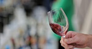 Спадът в производството на вино в ЕС през тази година отразява задълбочаващите се климатични промени, отчита "Копа-Коджека"