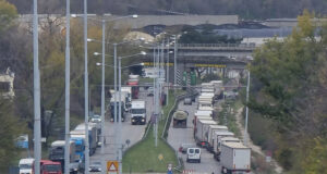 Трафикът за товарни автомобили е интензивен на някои гранични пунктове с Румъния и Турция