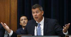 Тръмп номинира бивш конгресмен за министър на транспорта