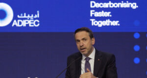 Турция преговаря със САЩ да бъде изключена от санкциите срещу Русия в енергетиката, каза турският енергиен министър