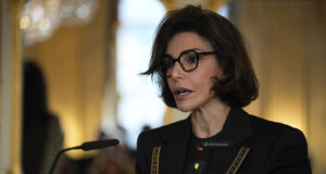 Франция: Обвинения в корупция срещу министърката на културата Рашида Дати и Карлос Гон