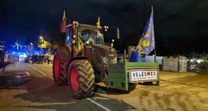Френски фермери протестират в Страсбург срещу споразумението ЕС-Меркосур. Районът около сградата на Европейския парламент е под обсада