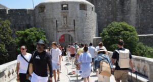 ХИНА: 616 хиляди повече туристи са посетили Хърватия през тази година