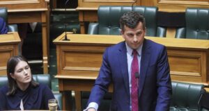 Хиляди новозеландци протестират заради законопроект, който ще внесе промени в основополагащия договор на страната