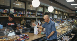 Активността в сектора на услугите в САЩ се забавя през ноември, по данни на Института за управление на доставките