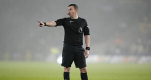 Английската футболна лига ще експериментира с нов начин за обявяване на резултатите от видеопрегледи в Карабао Къп през следващата седмица