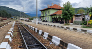 БДЖ съобщи за отменени и закъснели влакове поради технически причини