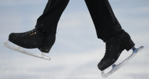 Беат Шюмперли спечели златен медал на турнир по фигурно пързаляне в Румъния