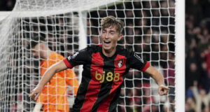 Борнемут победи Тотнъм с дебютен гол на Дийн Хайсен