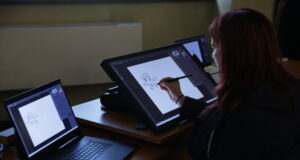 Броят на предложенията за дистанционна работа в България е намалял наполовина през последните две години, сочи проучване