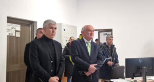 Българската държава следи отблизо процеса, но не може да има пряка намеса при смяна на собствеността на рафинерията "Лукойл Нефтохим", каза министър Малинов