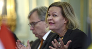 Германската министърка на вътрешните работи Нанси Фезер планира да удължи проверките по границите и след март 2025 г.