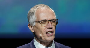 Главният изпълнителен директор на "Стелантис" Карлос Таварес подаде оставка